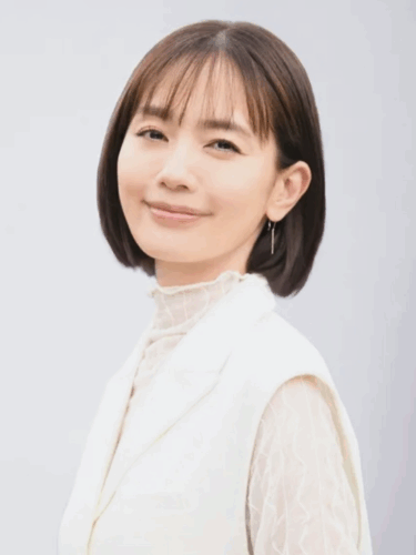 「中村ゆりさん」大人可愛いショート／ボブ×ハイトーンヘアカラー♪